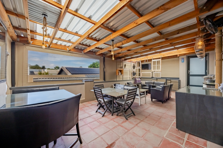 6 Bedroom Property for Sale in Flamingo Vlei Western Cape